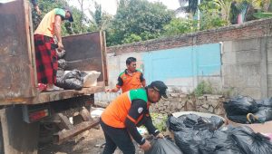 ‎Sudin LH Jakarta Barat Tinjau Langsung Penumpukan Sampah di Cengkareng Barat