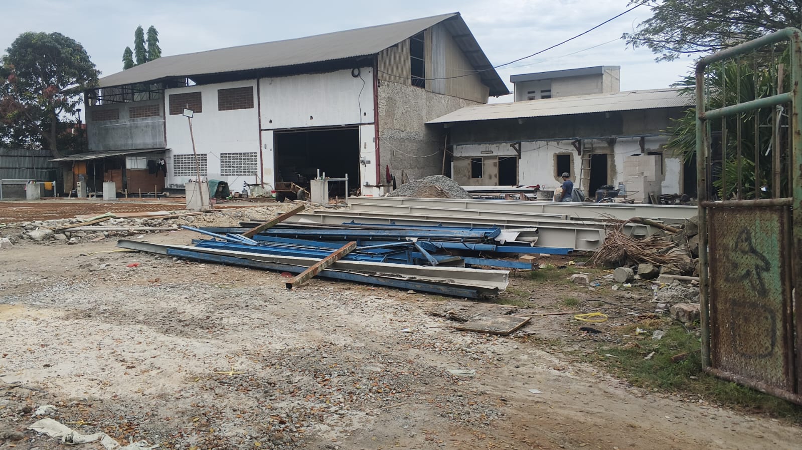 Proyek pembangunan berskala besar diduga belum mengantongi ijin