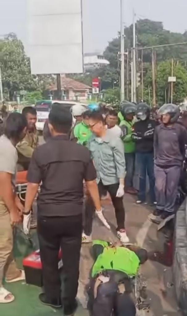 Kecelakaan Laka Lantas Truck Rem Blong di Lampu Merah Depan Kampus UNISMA