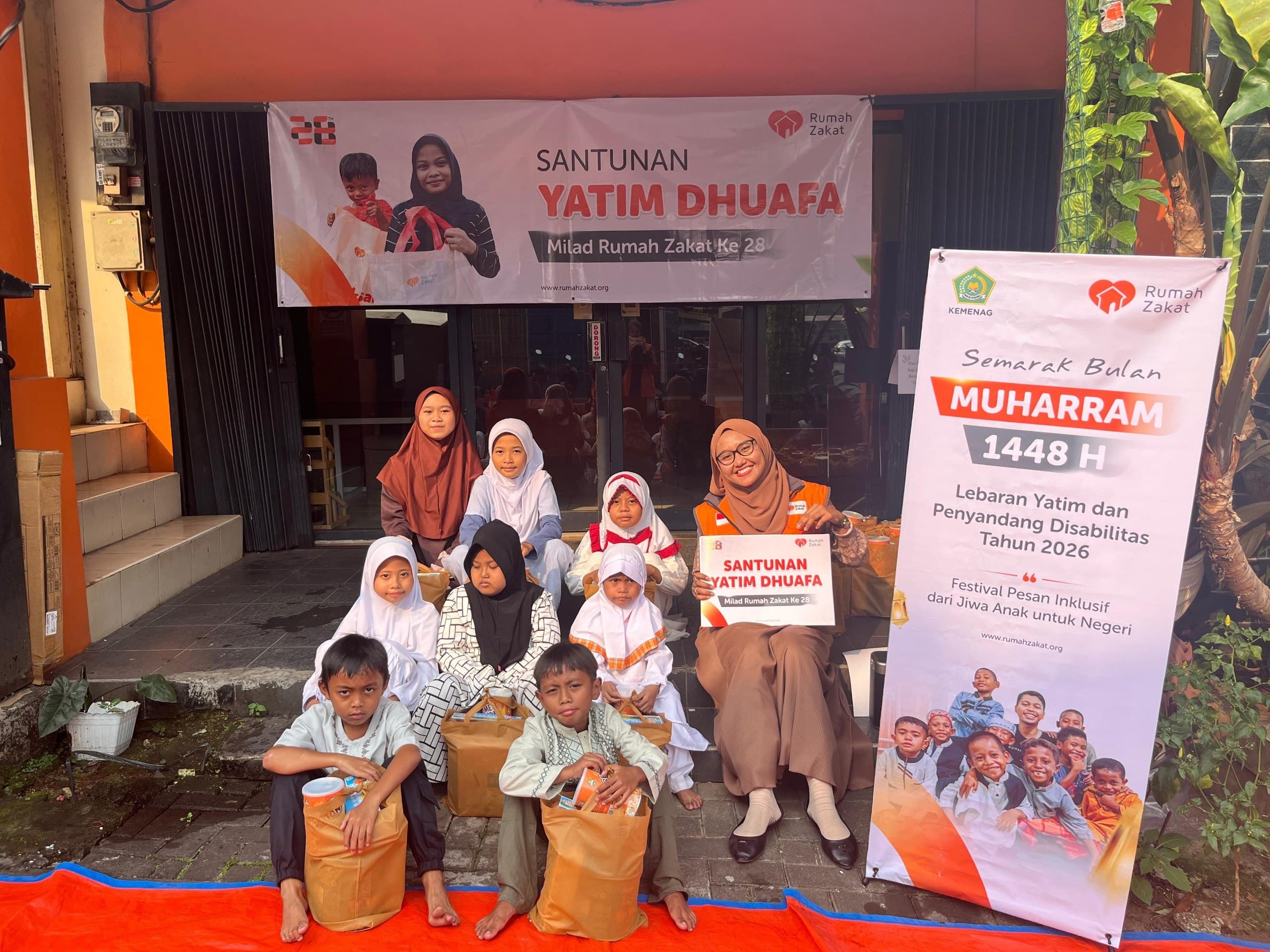 Milad ke-28 Rumah Zakat, Bingkisan Muharram Hadirkan Kebahagiaan bagi 30 Anak Yatim dan Dhuafa