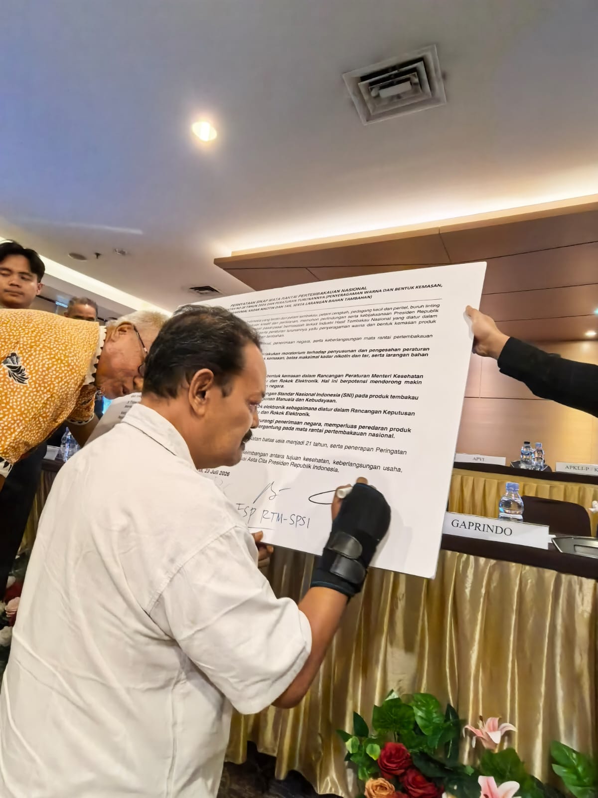 Desak Presiden Prabowo Panggil Menkes, Ketua Umum APKLI-P: PP 28/2024 Dan Turunannya Adalah Agenda Asing