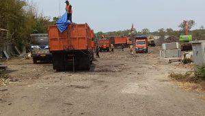 Dinas LH DKI Jakarta Diduga Timbun Sampah di Bekas Gudang Cilincing