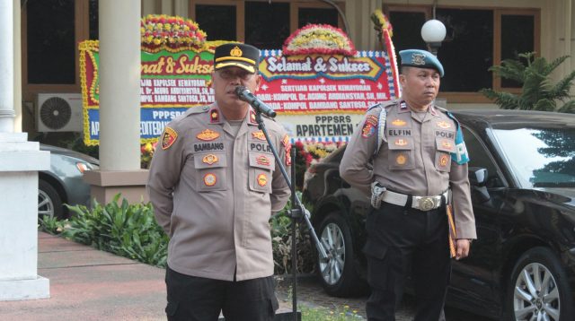 Apel Pagi Jam Pimpinan, Kapolsek Kemayoran Tekankan Anggota Hadir, Peduli dan Responsif terhadap Masyarakat