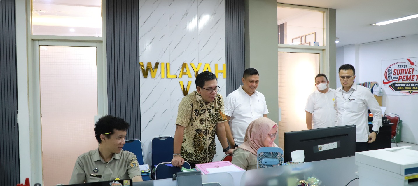 Pastikan Transformasi Organisasi Kewilayahan dan Program PERINTIS Berjalan, Kakanwil BPN Provinsi Banten Kunjungi Kantah Kota Tangerang