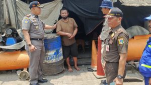 Satpol PP Kecamatan Cakung Respon Laporan Warga