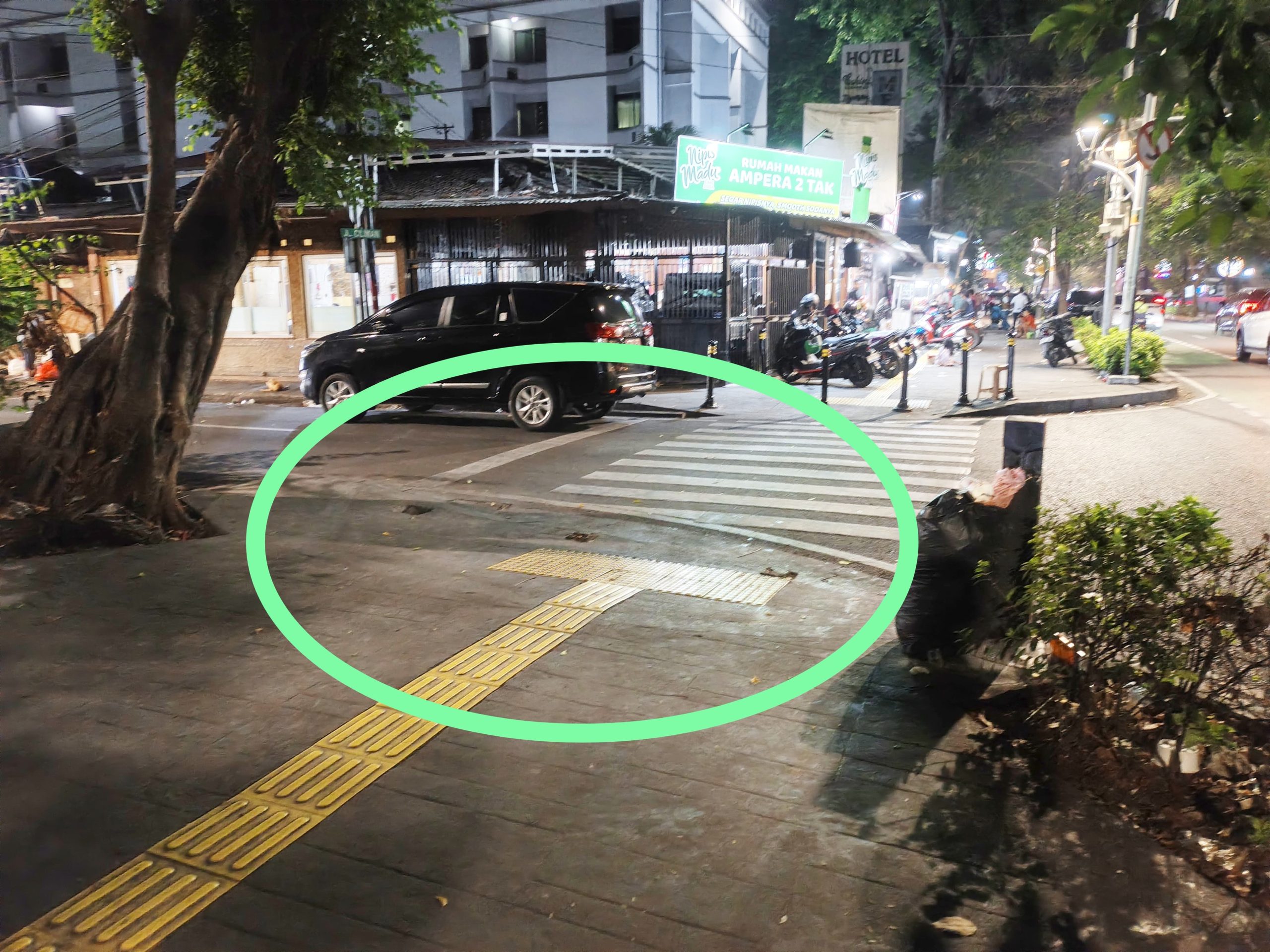 BELASAN BOLLARD BESI DI JALAN CIKINI RAYA HILANG SATU PER SATU, DIDUGA DICURI WARGA DESAK PEMPROV DKI DAN POLISI TINDAK TEGAS
