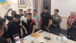 KECEWA TERHADAP JAWABAN PEMKAB BEKASI, KOORDINATOR AKSI SOLIDARITAS WARTAWAN TEGASKAN: COPOT KADIS LH DALAM 7 HARI ATAU AKSI DAMAI JILID II DIGELAR LEBIH BESAR!